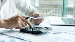 Φορολογικές δηλώσεις: Αν ανήκετε σε 1 από αυτές τις 5 κατηγορίες θα πληρώσετε λιγότερα