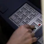 “Ανατροπή” στα ΑΤΜ με μετρητά χωρίς κάρτα -Πώς γίνονται οι αναλήψεις