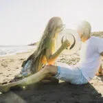 Τι είναι το «phubbing» που καταστρέφει τις σχέσεις μας