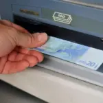 Τράπεζα αφαιρεί όλα τα ΑΤΜ και σταματά αναλήψεις