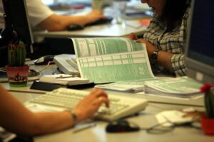 Αυτόματες φορολογικές δηλώσεις: Πώς αλλάζει η διαδικασία από το 2027 για ιδιοκτήτες και ενοικιαστές
