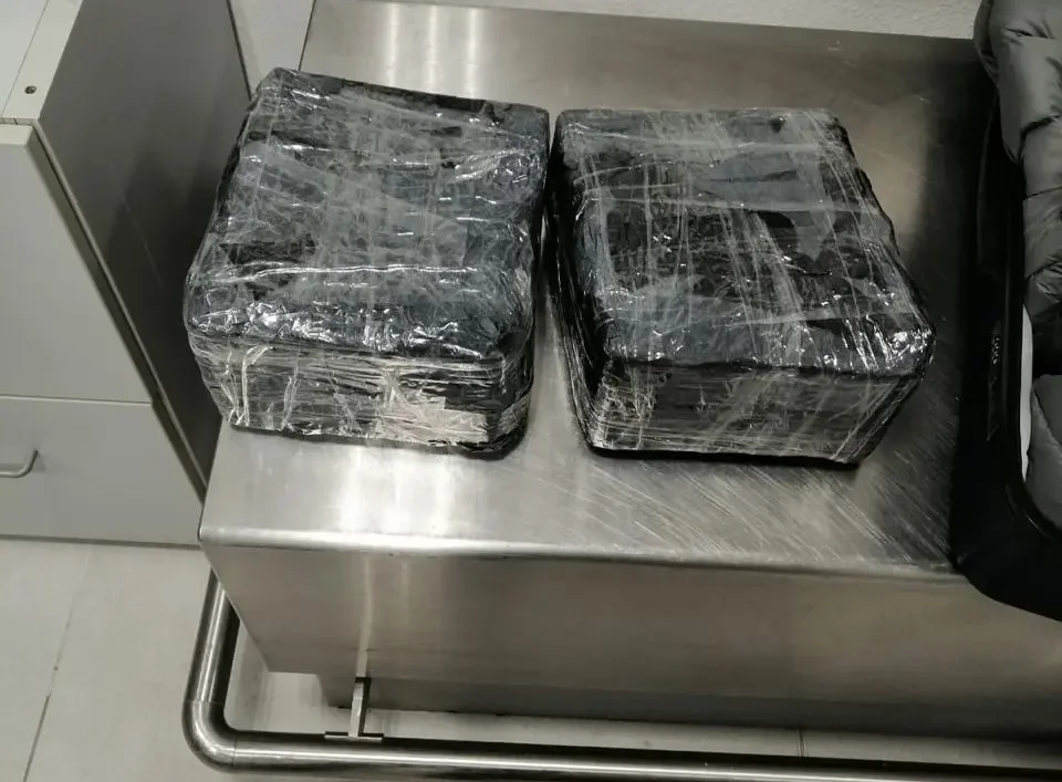 Πιάστηκαν στα πράσα με ναρκωτικά αξίας 1.500.000 ευρώ στο Ελ. Βενιζέλος
