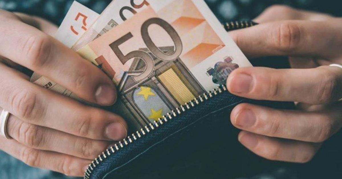 ΟΠΕΚΑ: Ξεκίνησαν οι αιτήσεις για το επίδομα έως 1.000 ευρώ – Αναλυτικά ποιοι το δικαιούνται