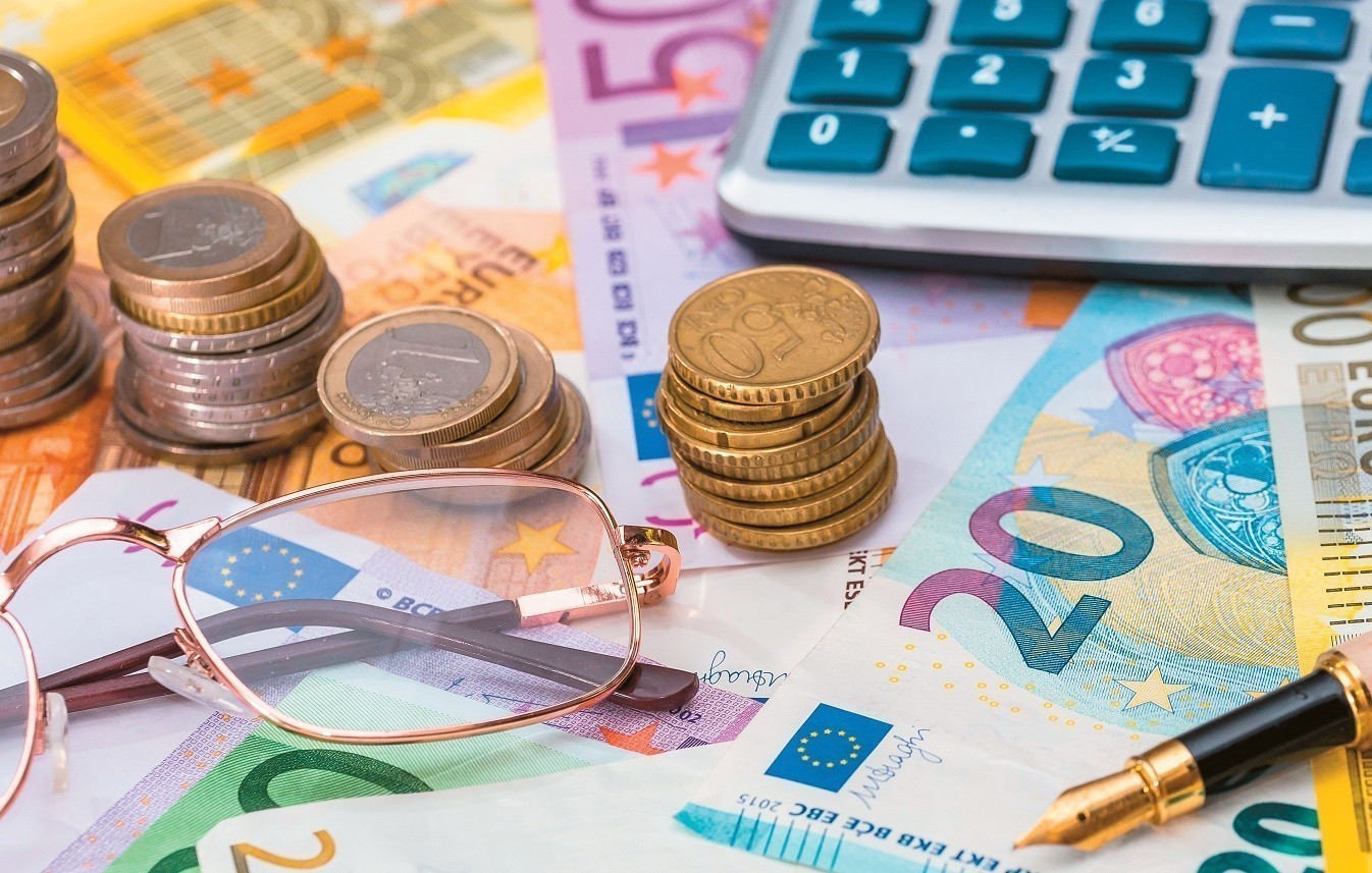 ΔΕΘ: Τέλος στην προσωπική διαφορά, νέο πλαίσιο για επίδομα 250€ και φοροελαφρύνσεις 1,5–2 δισ.€