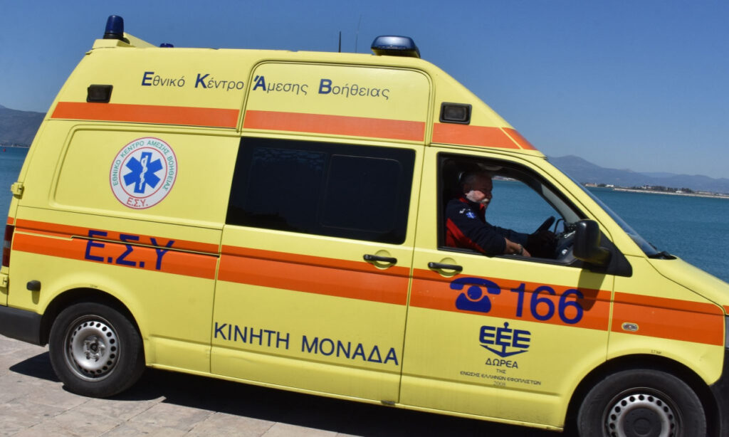 Σοκ στην Αίγινα: Γυναίκα πέθανε στη θάλασσα – Δεν υπήρχε οδηγός ασθενοφόρου