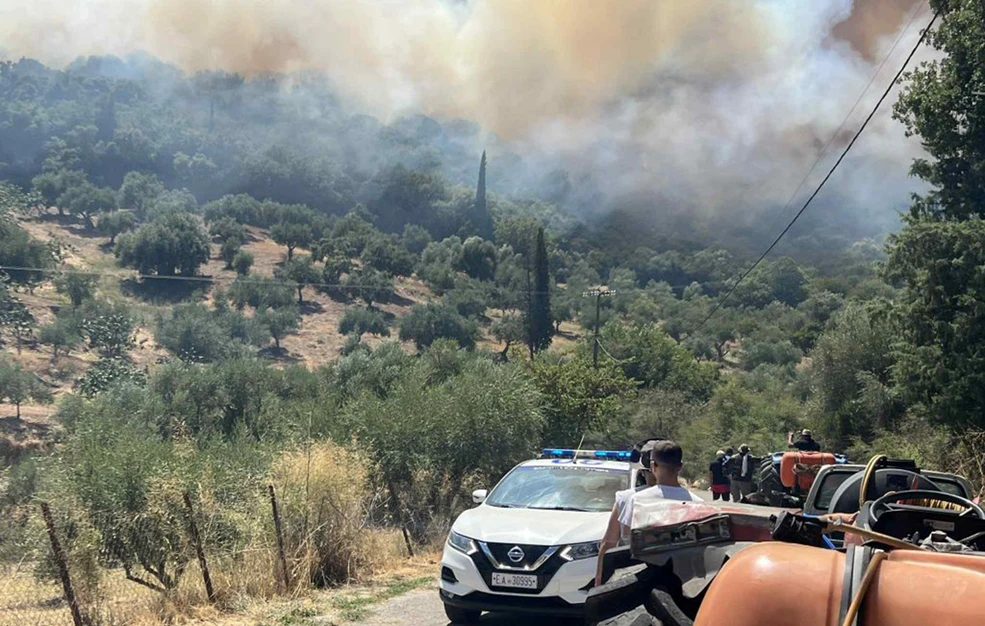 Δερβενοχώρια: Οριοθετήθηκε η μεγάλη φωτιά στο Πάνακτο μετά από τεράστια κινητοποίηση της Πυροσβεστικής