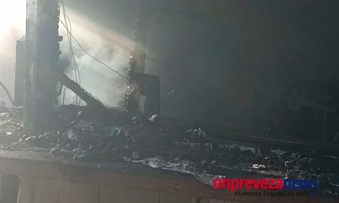 Πρέβεζα: Πύρινη λαίλαπα κατέστρεψε ολοσχερώς γνωστό beach bar στο Μονολίθι