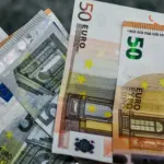Τι αλλάζει στις συντάξεις μετά τα 40 χρόνια – Τα παραδείγματα που δείχνουν τη διαφορά
