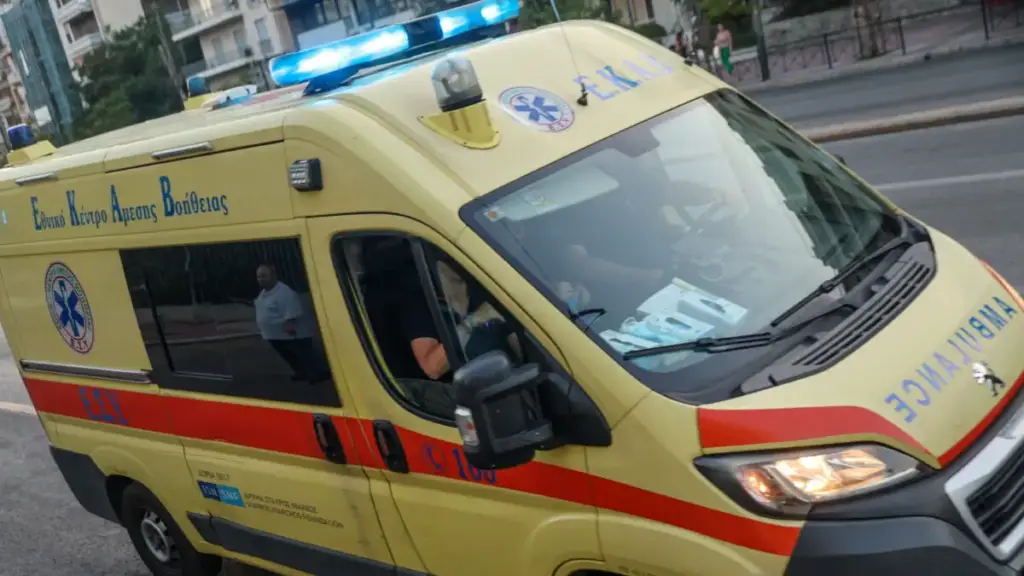 Συναγερμός στην Ποσειδώνος: Βαριά τραυματισμένη 33χρονη, έρευνα της Τροχαίας