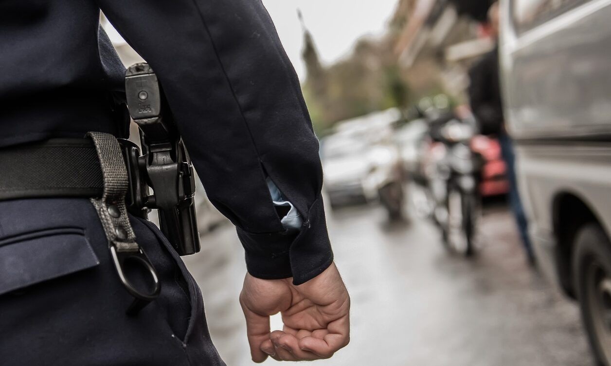 Χαλάνδρι: Καταγγελία για μεσήλικες που προσποιήθηκαν αστυνομικούς και ζήτησαν στοιχεία από 14χρονα