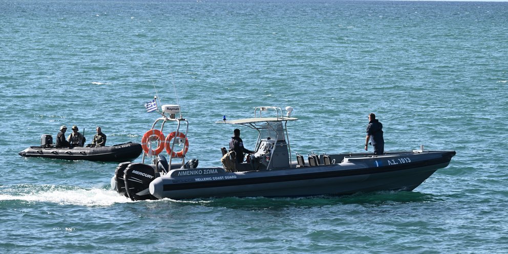 Έσωσαν 52 αλλοδαπούς ανοιχτά των Κυθήρων – Τους μετέφεραν στο Γύθειο