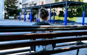 Δημογραφικό: Οι Έλληνες λιγότεροι κατά μισό εκατομμύριο από το 2011 – Σοκάρουν τα στοιχεία για γεννήσεις και γήρανση