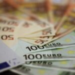 Έκτακτο επίδομα Χριστουγέννων: Ποιοι θα πάρουν «κοινωνικό μέρισμα»