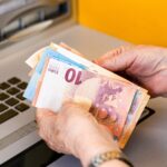 Ανακοινώνεται η συνέχιση του επιδόματος 250 ευρώ – Όλες οι λεπτομέρειες