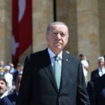 Νέα πρόκληση Ερντογάν – Υπαινιγμοί για “ύπουλα σχέδια” στην επέτειο της Μεγάλης Νίκης