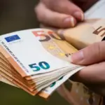 Επίδομα 100 ευρώ: Αύριο η πληρωμή για 80.000 εργαζόμενους