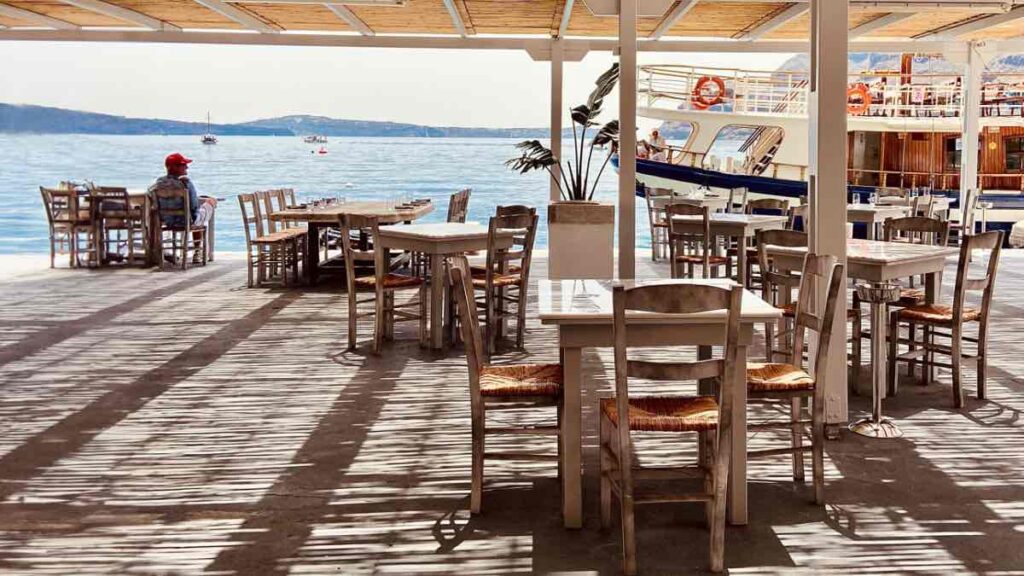Άλλαξαν συνήθειες οι τουρίστες – Η κίνηση που μείωσε πολύ τον τζίρο στην εστίαση