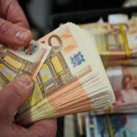 Καταθέσεις μετρητών στην τράπεζα: Οι έλεγχοι που φέρνουν φόρο 33%