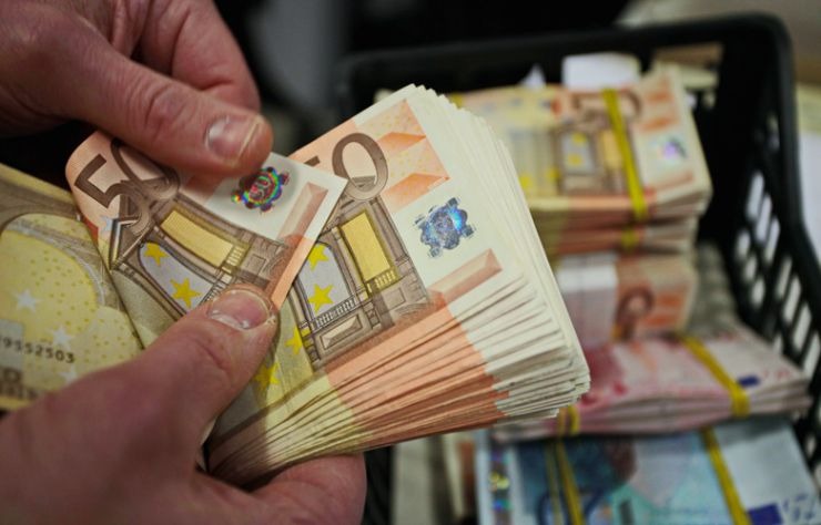 Καταθέσεις μετρητών στην τράπεζα: Οι έλεγχοι που φέρνουν φόρο 33%