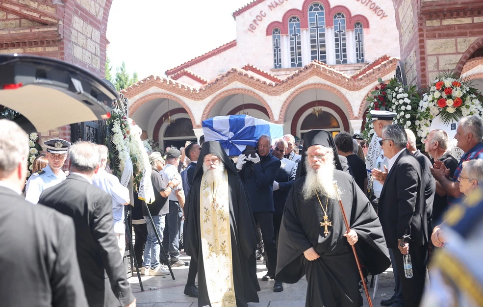 Το τελευταίο αντίο στον Απόστολο Βεσυρόπουλο – «Έφυγε το καλύτερο παιδί» είπε ο Μητσοτάκης