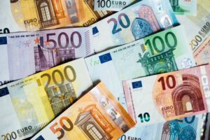 Καταγγελίες για το Α21: Χιλιάδες οικογένειες μένουν εκτός επιδόματος παιδιού το 2025