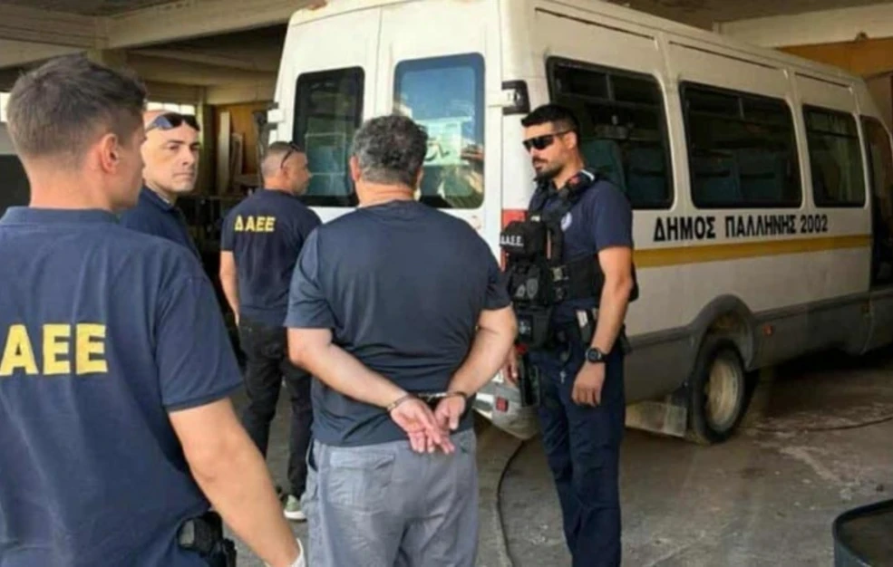 Παλλήνη: Στον ανακριτή ο 48χρονος δημοτικός υπάλληλος για τέσσερις εμπρησμούς
