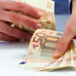 Μπαίνουν χρήματα από e-ΕΦΚΑ, ΔΥΠΑ – Ποιοι πάνε στα ATM από Δευτέρα 1/9