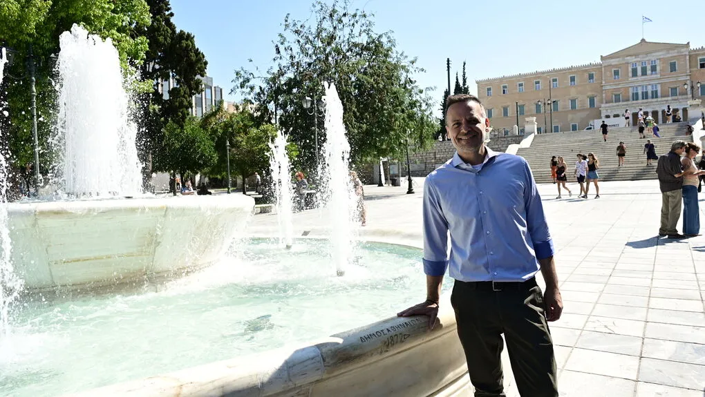 Λειτουργεί και πάλι το σιντριβάνι στο Σύνταγμα – Η δήλωση Δούκα για το έργο