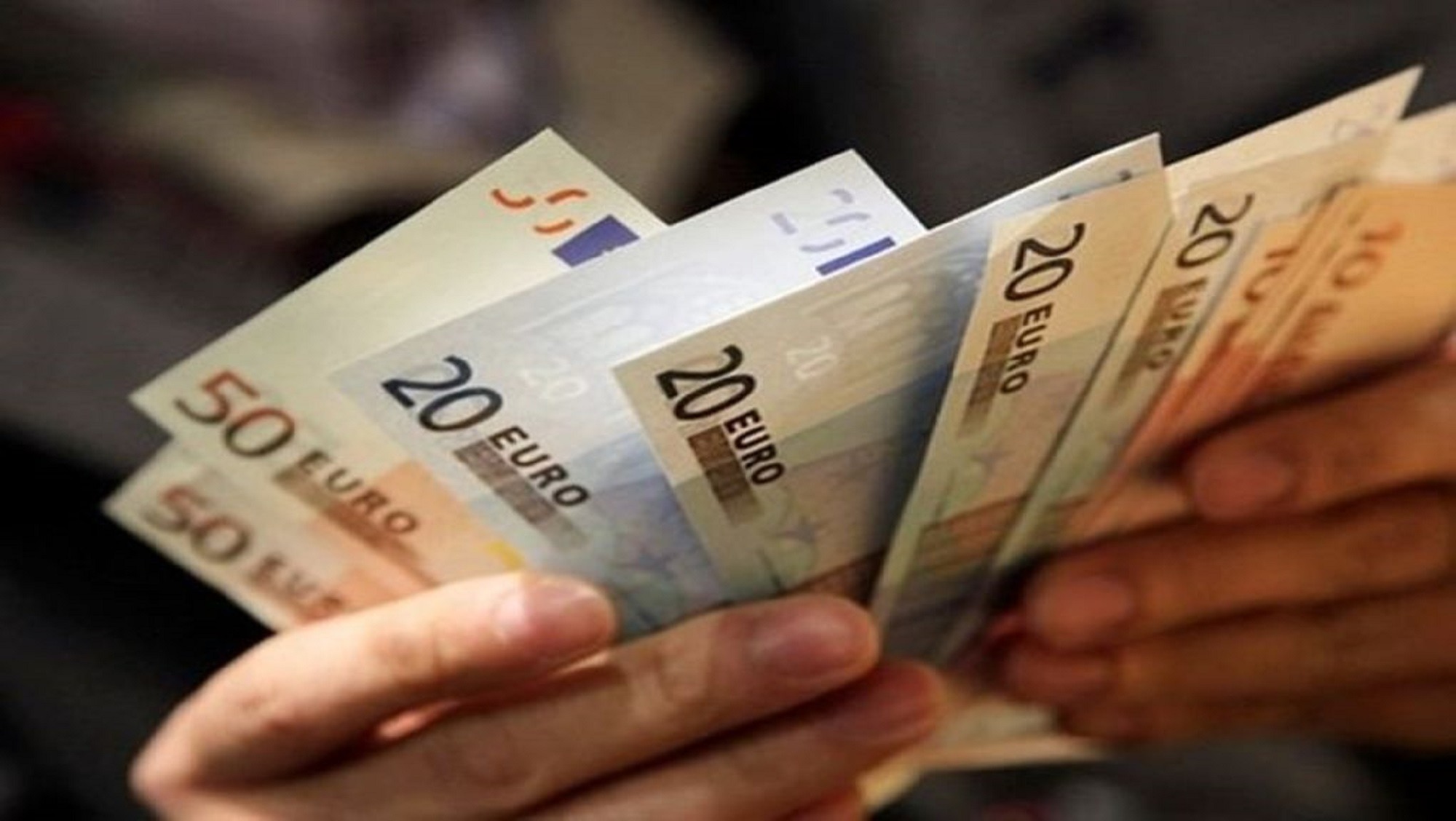 Επίδομα 250 ευρώ: Οι δικαιούχοι, τα κριτήρια και ποιοι μένουν εκτός