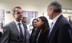 Διεργασίες για να αποτραπεί νέο κόμμα Σαμαρά – Το «άνοιγμα» Μητσοτάκη ενόψει εκλογών