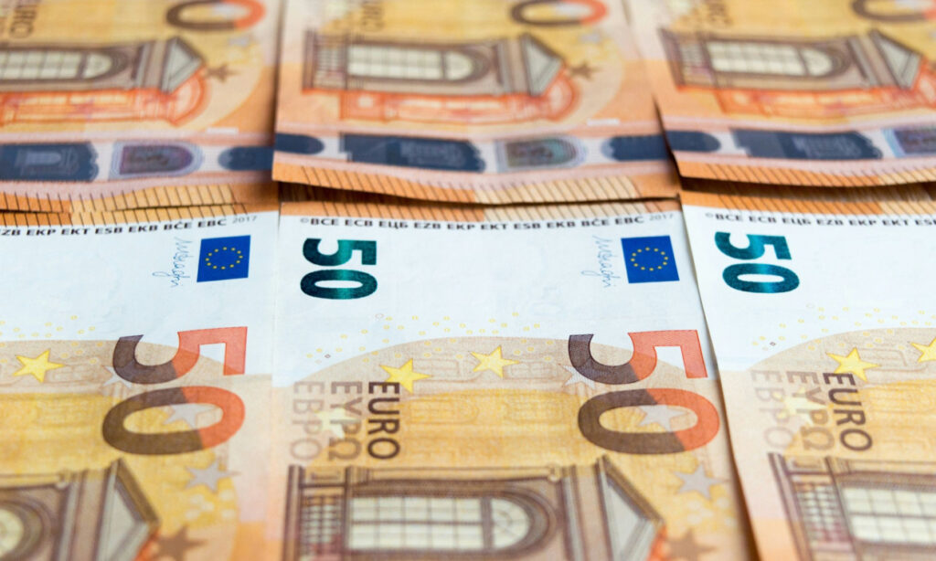 Έρχεται μέσος μισθός 1.500 ευρώ: Οι αλλαγές σε φόρους και αυξήσεις
