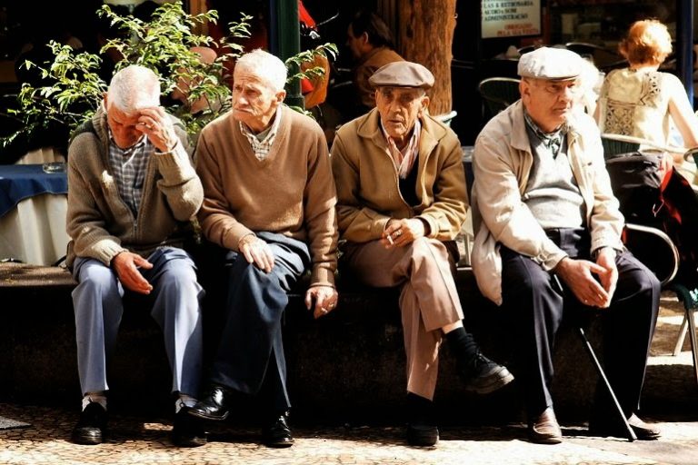 Συντάξεις: «Έξτρα μισθός» και ετήσιο μπόνους 250 ευρώ