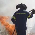 Μεγάλη φωτιά τώρα, σηκώθηκαν εναέρια μέσα στην Αρτα
