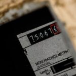 Γιατί το κόκκινο τιμολόγιο προκαλεί αντιδράσεις – Οι προτάσεις ΔΕΗ, ZeniΘ
