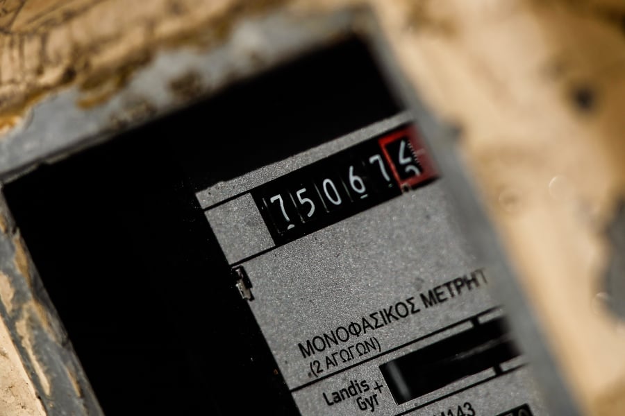 Γιατί το κόκκινο τιμολόγιο προκαλεί αντιδράσεις – Οι προτάσεις ΔΕΗ, ZeniΘ