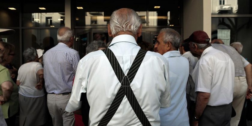 671.000 παλιοί συνταξιούχοι «μένουν πίσω»: Η μεταβατική χρονιά της αδικίας