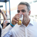 Κυριάκος Μητσοτάκης; Μπιλιάρδο, μπάσκετ και μπύρα στα περίπτερα της ΔΕΘ