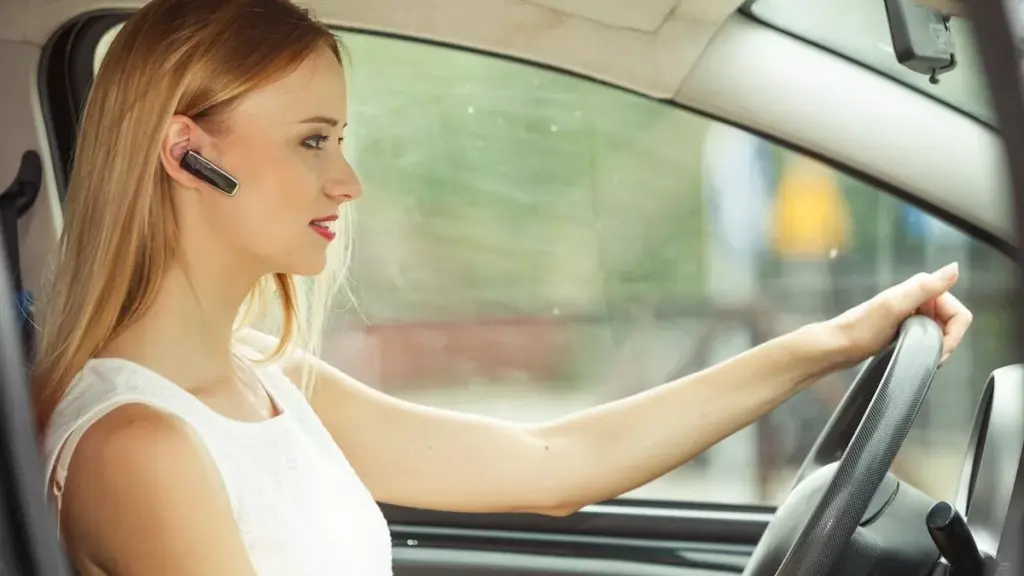 Νέος ΚΟΚ: Με αυτά τα handsfree χάνεις δίπλωμα και τρως πρόστιμο