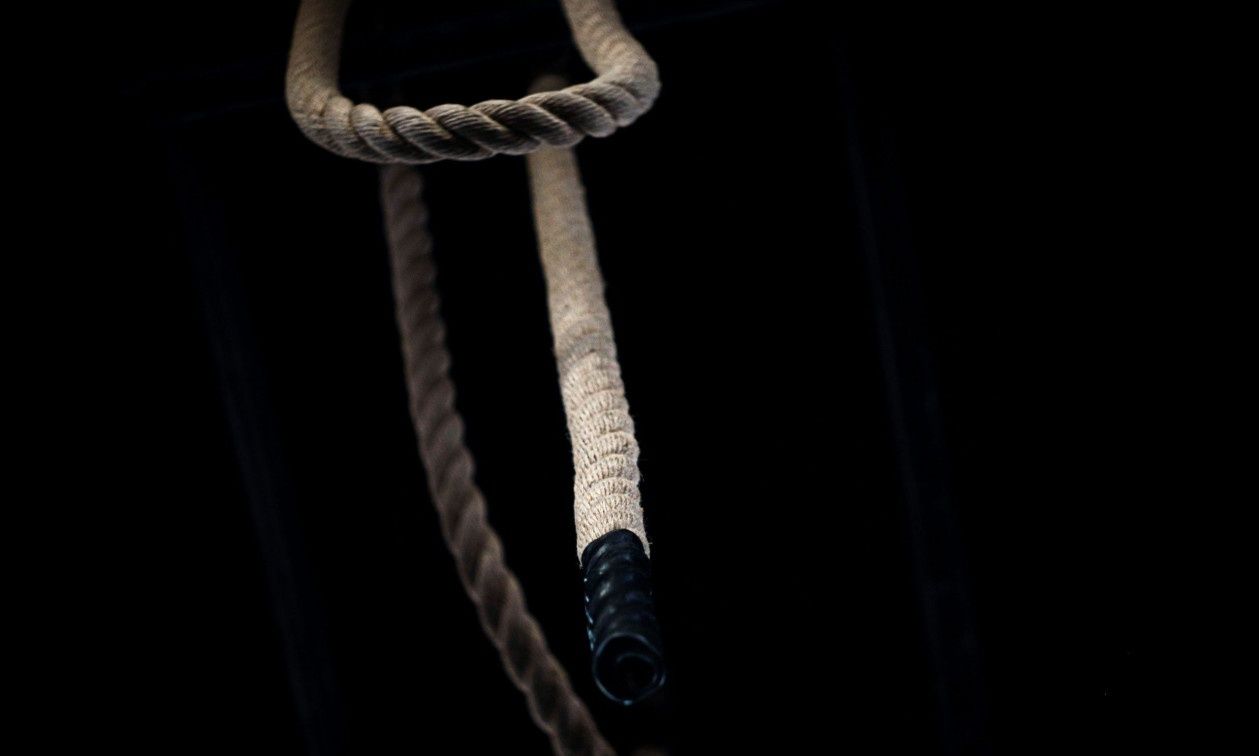 Σοκ στη Λάρισα: Βρέθηκε απαγχονισμένος μέσα στο σπίτι του