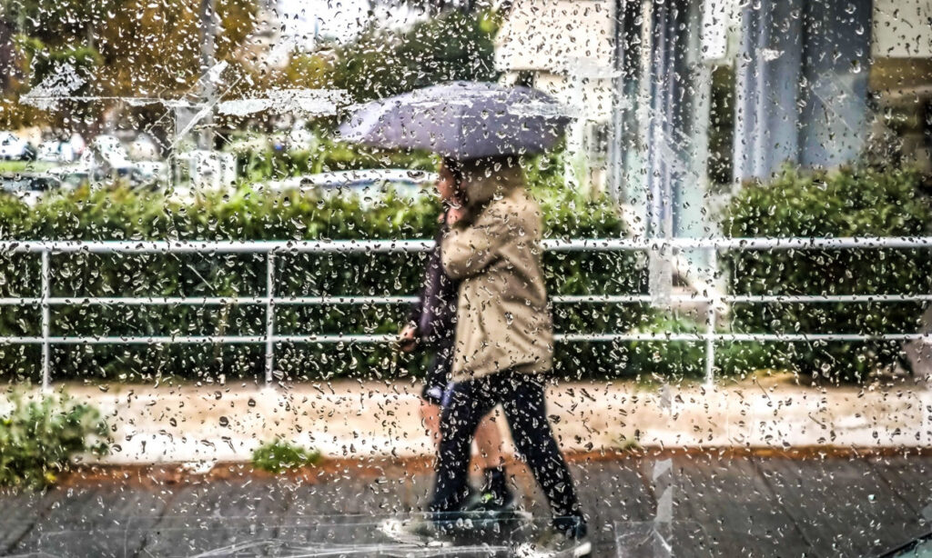 Έρχεται σφοδρή κακοκαιρία από την Πέμπτη με βροχές και καταιγίδες που θα χτυπήσουν όλη τη χώρα