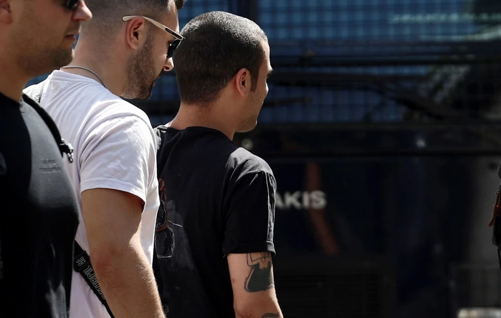 Αναβολή στη δίκη του γιου του Σωκράτη Μάλαμα: Κατηγορείται για βία και απειλές σε αστυνομικούς στο Μοναστηράκι