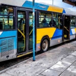 Σοκ σε λεωφορείο στη Γλυφάδα: Άνδρας κατέβασε το παντελόνι του μπροστά σε ανήλικες