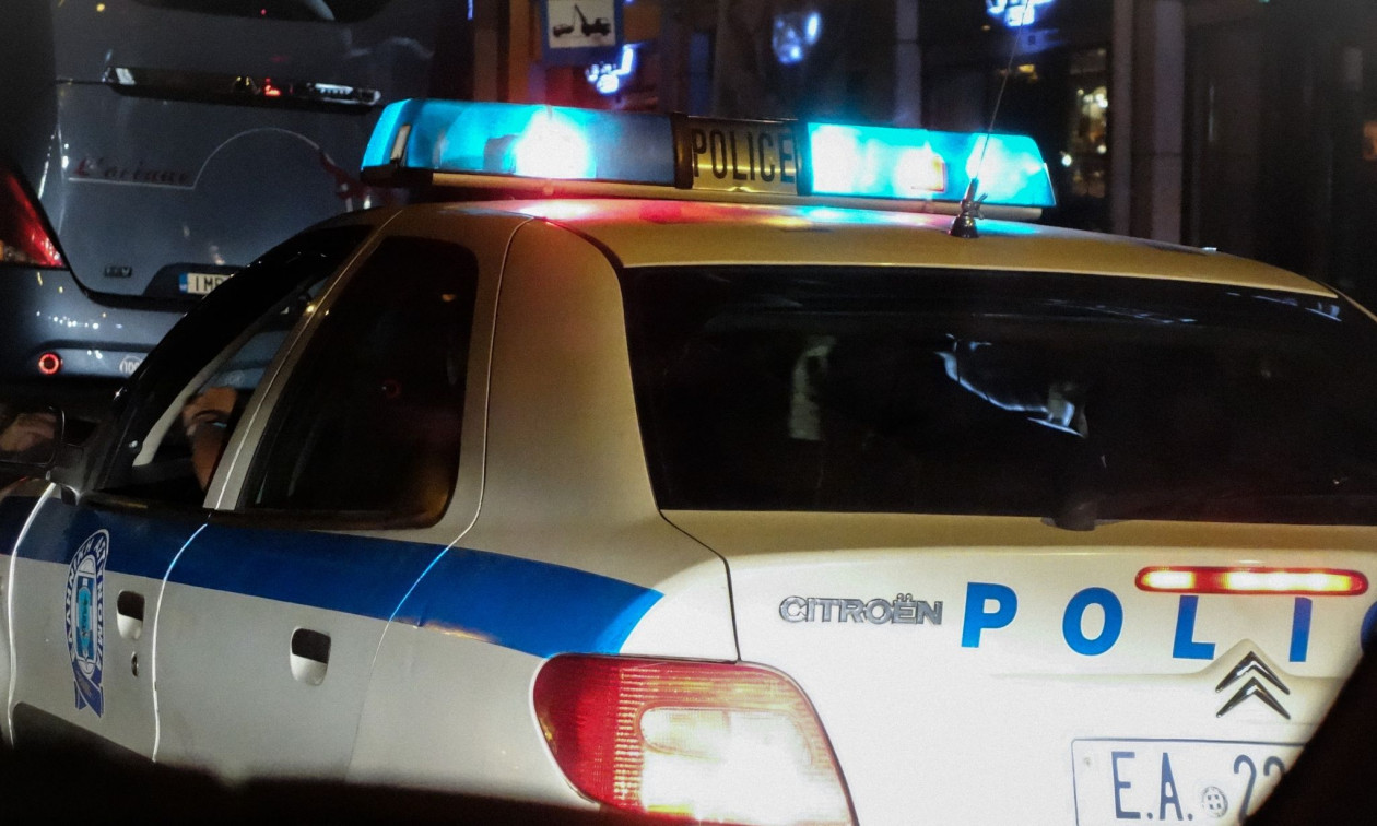 Αδιανόητο: Ξυλοκόπησε με γροθιές τη σύζυγο και την κόρη του
