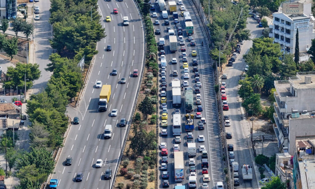 Τροχαίο στον Κηφισό: Σύγκρουση δύο Ι.Χ. προκαλεί κυκλοφοριακό χάος στο ρεύμα προς Λαμία