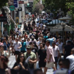 Νέα οικονομικά μέτρα: Ποιοι κερδίζουν και πόσα βάζουν στην τσέπη