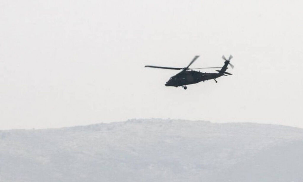 Φόβοι συντριβής ελικοπτέρου κοντά σε στρατιωτική βάση – Χάθηκε η επικοινωνία