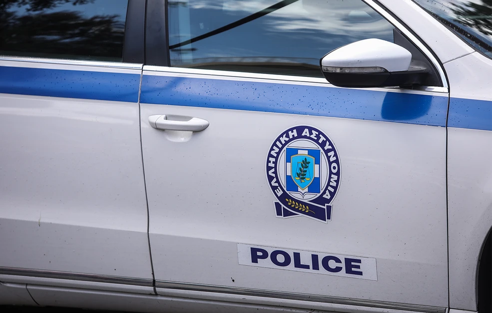Μυστήριο στην Κόρινθο: 22χρονος νεκρός με τραύματα στον λαιμό, τον βρήκε ο αδελφός του