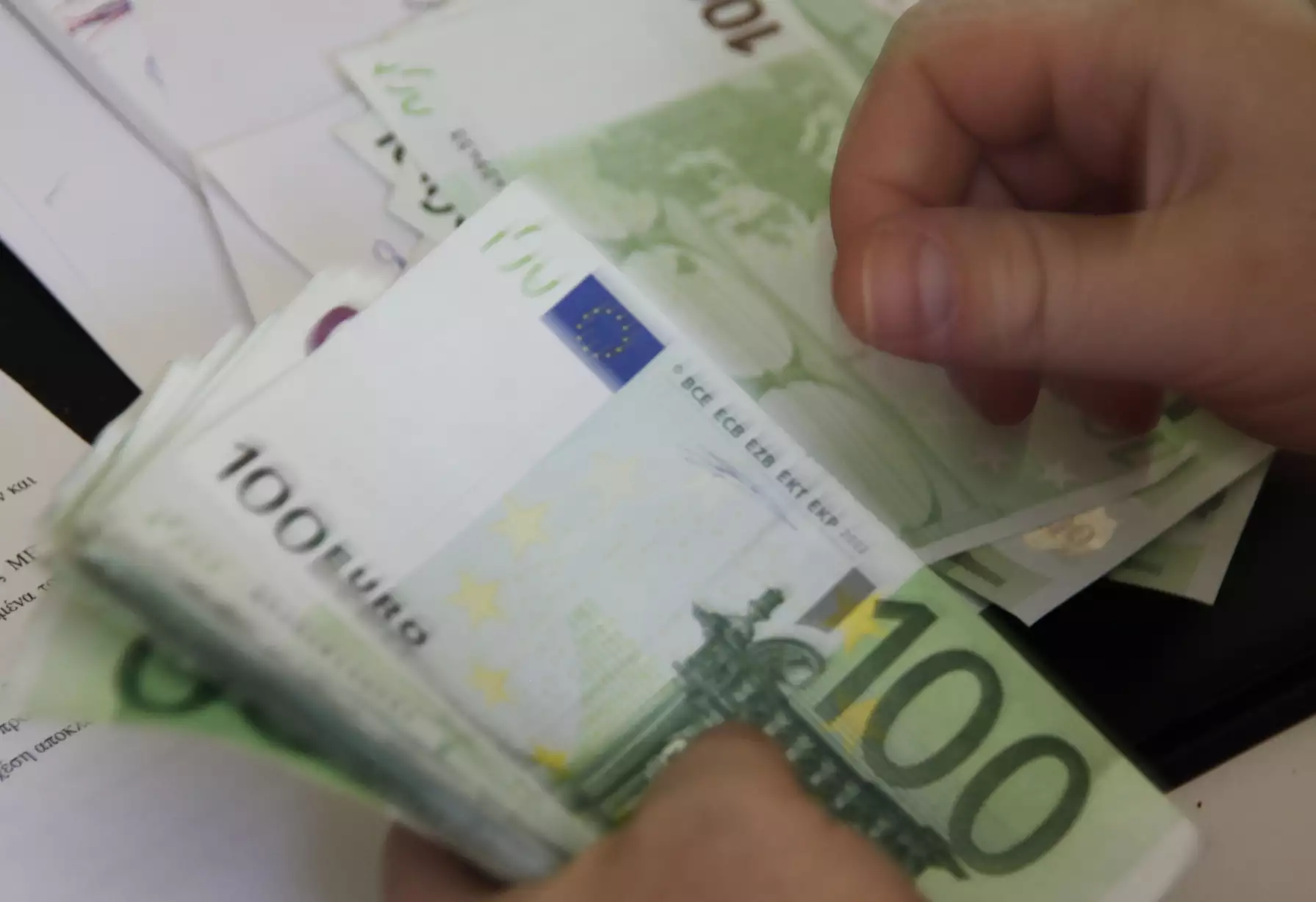 Μισθοί και συντάξεις: Αυξήσεις έως 400 ευρώ