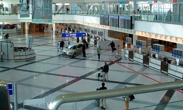 Ηράκλειο: Μυστηριώδης εξαφάνιση 41χρονης Πολωνής τουρίστριας στο αεροδρόμιο – Τι κατήγγειλε ο σύζυγος