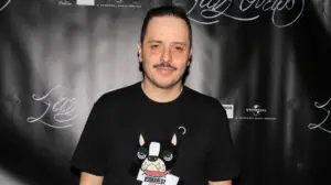 Μήνυση σε βάρος του Αλέξανδρου Τσουβέλα από ιερείς για «προσβολή γενετήσιας αξιοπρέπειας»